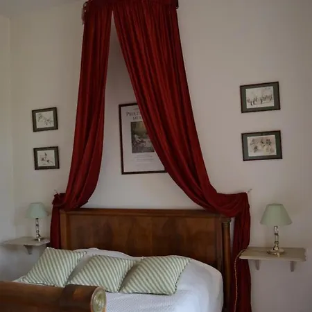 Chateau D' Couette-café Émalleville