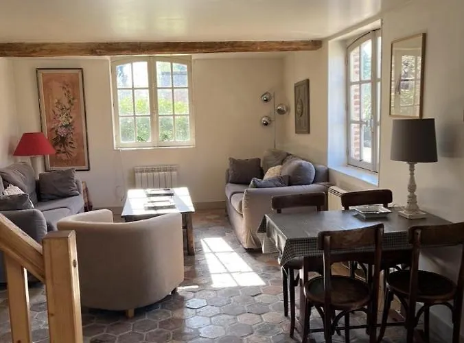 Chateau D' Bed & Breakfast Emalleville